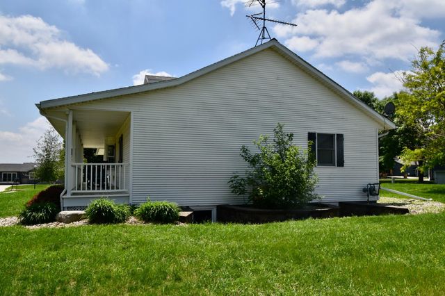 403 13th Avenue NE, Sibley, IA 51249