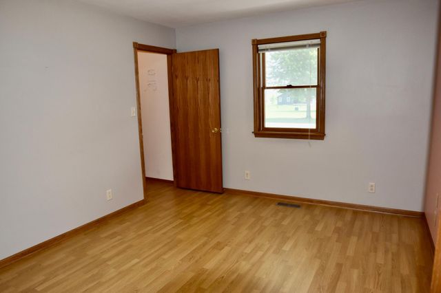 403 13th Avenue NE, Sibley, IA 51249