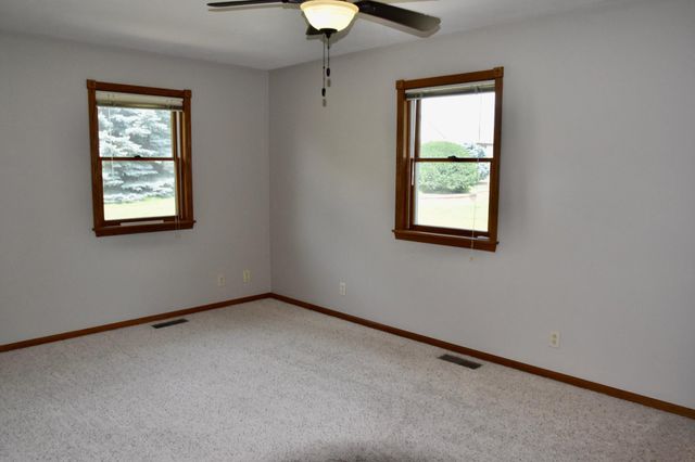 403 13th Avenue NE, Sibley, IA 51249