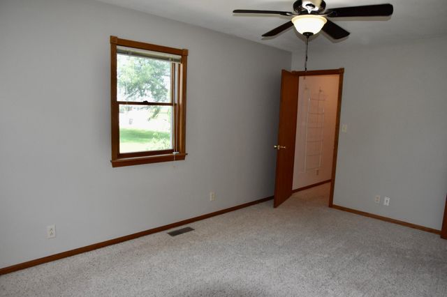 403 13th Avenue NE, Sibley, IA 51249