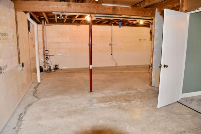 403 13th Avenue NE, Sibley, IA 51249