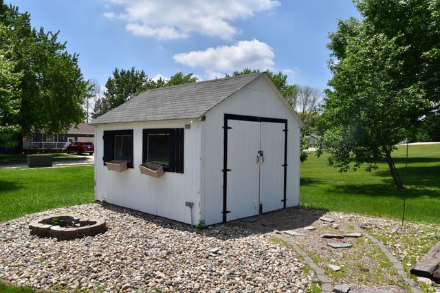 403 13th Avenue NE, Sibley, IA 51249