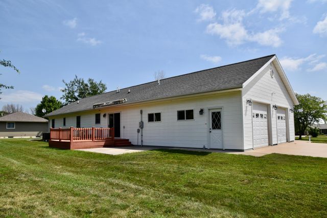 403 13th Avenue NE, Sibley, IA 51249