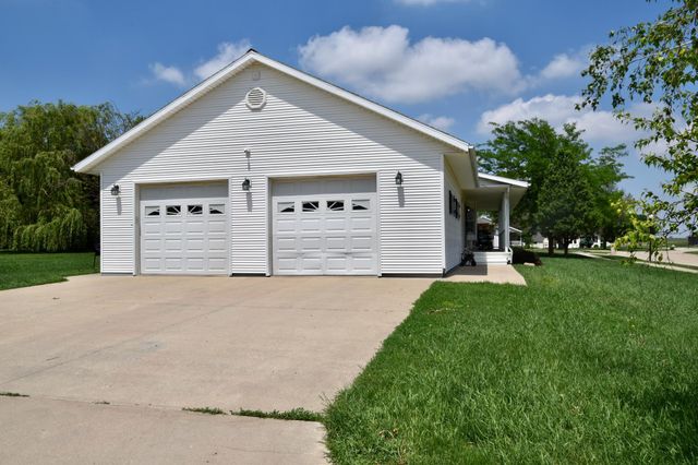 403 13th Avenue NE, Sibley, IA 51249