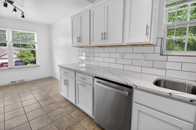 2902 YOKO CT, Columbia, MO 65202