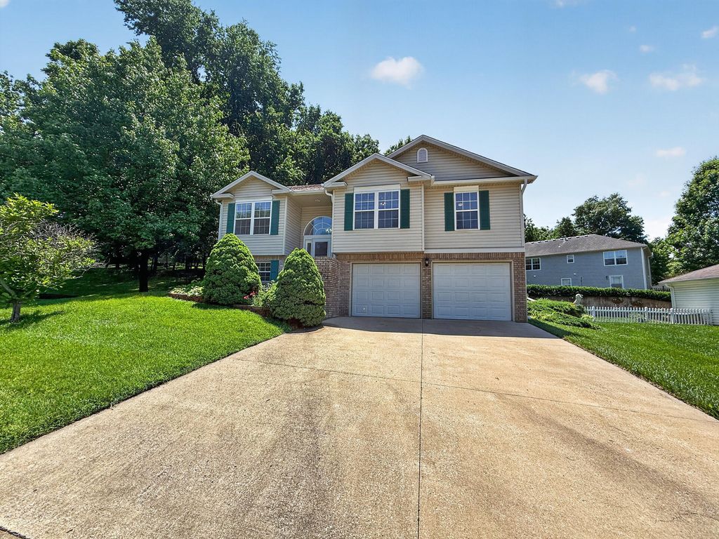 2902 YOKO CT, Columbia, MO 65202