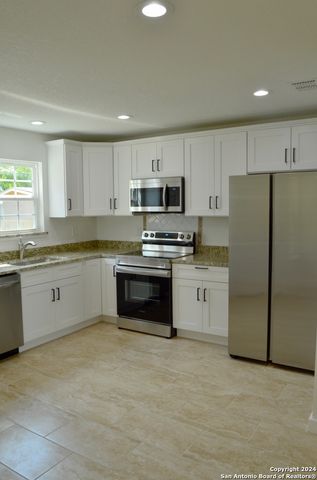 812 UVALDE ST, Pleasanton, TX 78064