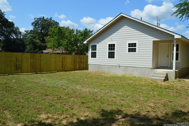 812 UVALDE ST, Pleasanton, TX 78064
