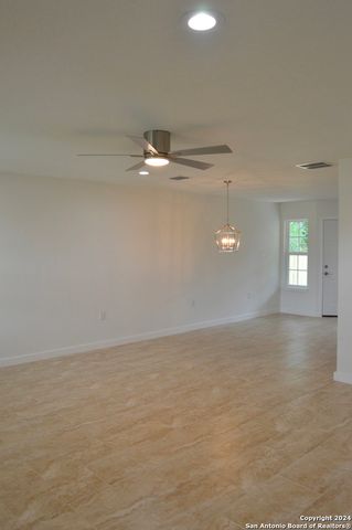 812 UVALDE ST, Pleasanton, TX 78064