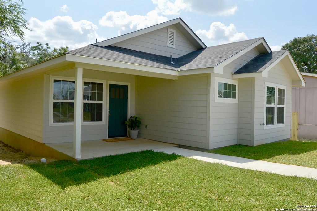 812 UVALDE ST, Pleasanton, TX 78064