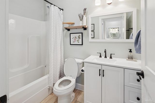 5140 Sandy Shores Dr, Gulf Breeze, FL 32563