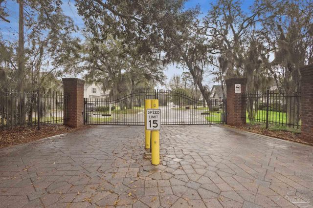 5140 Sandy Shores Dr, Gulf Breeze, FL 32563