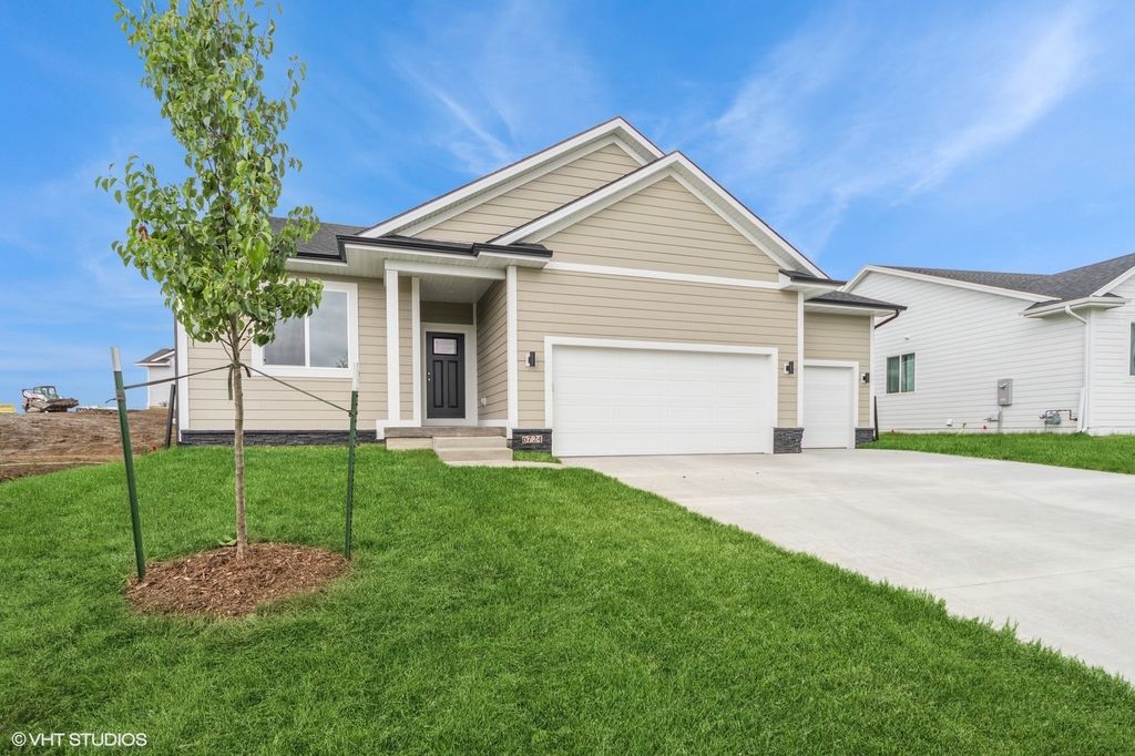 6724 Bright Street, Johnston, IA 50131