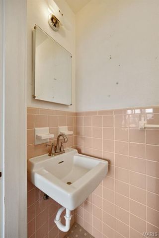 9720 Grantview Drive, St Louis, MO 63123