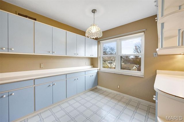 9720 Grantview Drive, St Louis, MO 63123