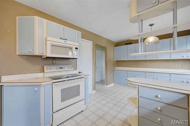 9720 Grantview Drive, St Louis, MO 63123