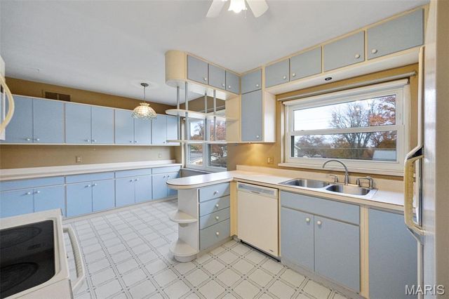 9720 Grantview Drive, St Louis, MO 63123