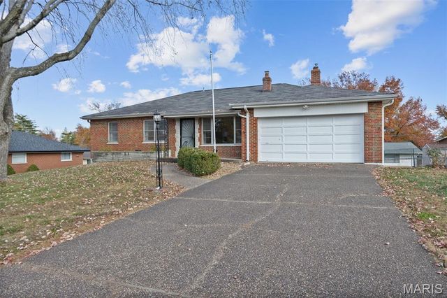 9720 Grantview Drive, St Louis, MO 63123