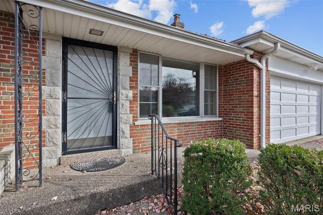 9720 Grantview Drive, St Louis, MO 63123