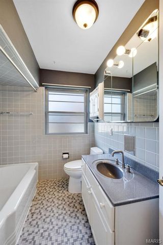 9720 Grantview Drive, St Louis, MO 63123