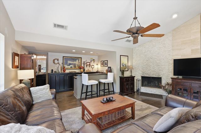 5 Country Place Circle, Dalworthington Gardens, TX 76016