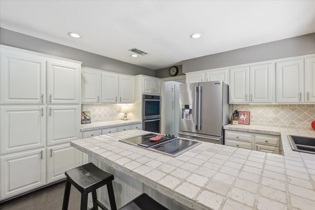 5 Country Place Circle, Dalworthington Gardens, TX 76016