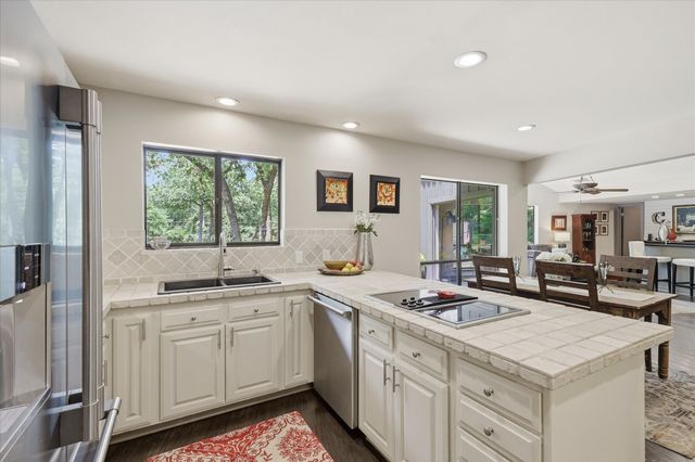 5 Country Place Circle, Dalworthington Gardens, TX 76016