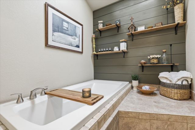 5 Country Place Circle, Dalworthington Gardens, TX 76016