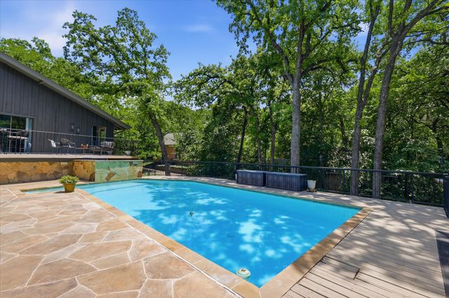 5 Country Place Circle, Dalworthington Gardens, TX 76016