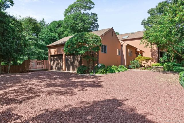 39 Spring Pond Lane, Southampton, NY 11968