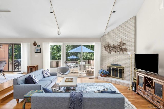 39 Spring Pond Lane, Southampton, NY 11968
