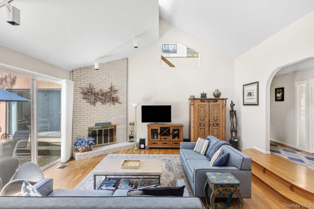 39 Spring Pond Lane, Southampton, NY 11968