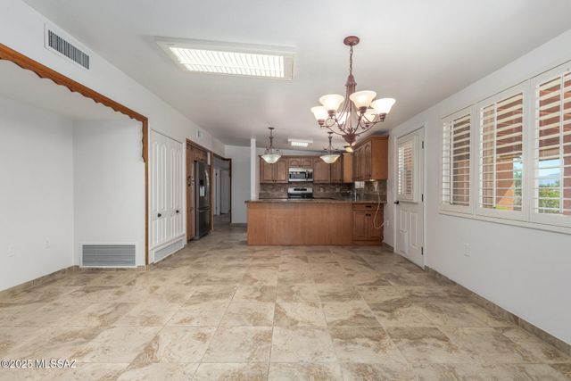 1271 W Calle De La Plaza, Sahuarita, AZ 85629