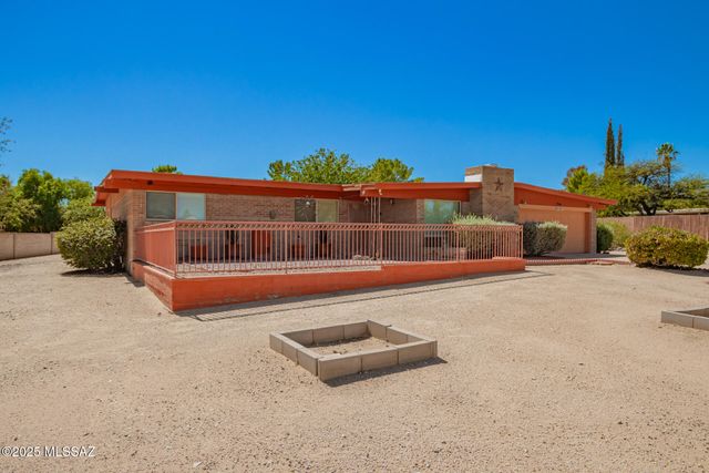 1271 W Calle De La Plaza, Sahuarita, AZ 85629