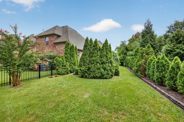 1051 Five Coves Trce, Gallatin, TN 37066