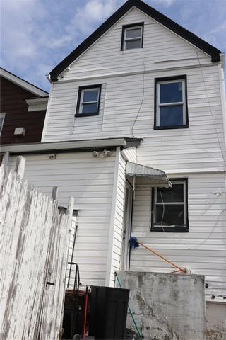 9572 115th Street, Richmond Hill, NY 11419