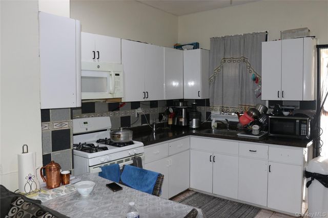 9572 115th Street, Richmond Hill, NY 11419