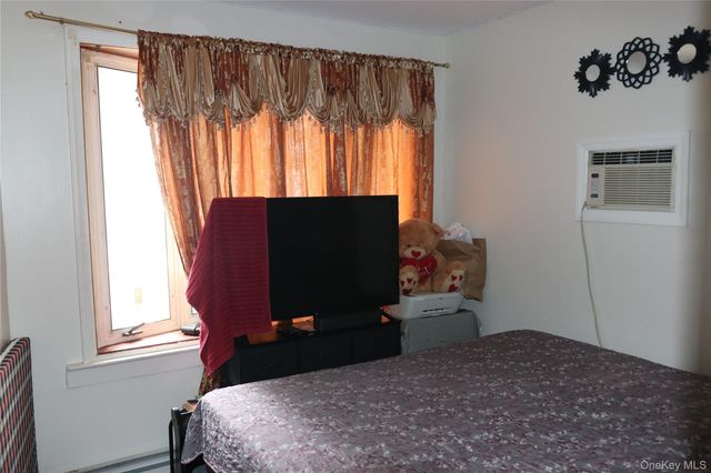 9572 115th Street, Richmond Hill, NY 11419