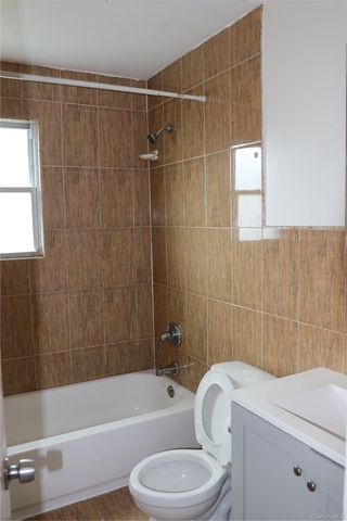 9572 115th Street, Richmond Hill, NY 11419