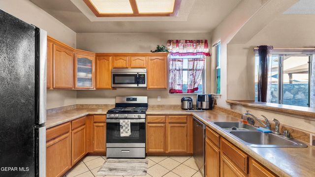3228 EMERALD POINT Drive, El Paso, TX 79938