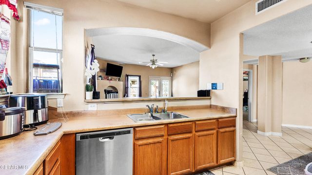 3228 EMERALD POINT Drive, El Paso, TX 79938