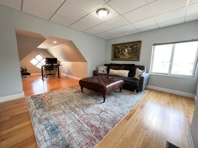 139R Linden St 2, Wellesley, MA 02482