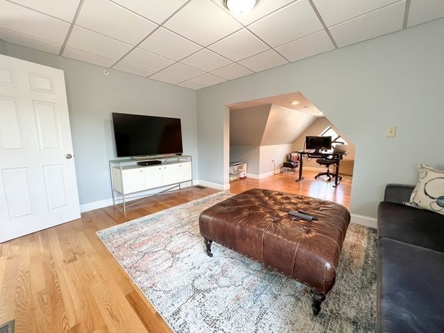 139R Linden St 2, Wellesley, MA 02482