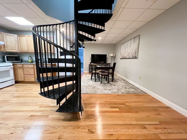 139R Linden St 2, Wellesley, MA 02482