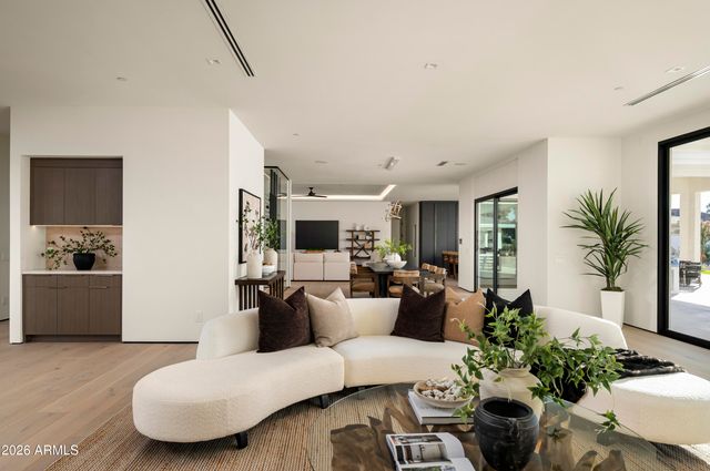 7780 E VAQUERO Drive, Scottsdale, AZ 85258