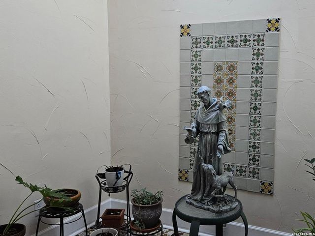 10 Bryanston, San Antonio, TX 78218