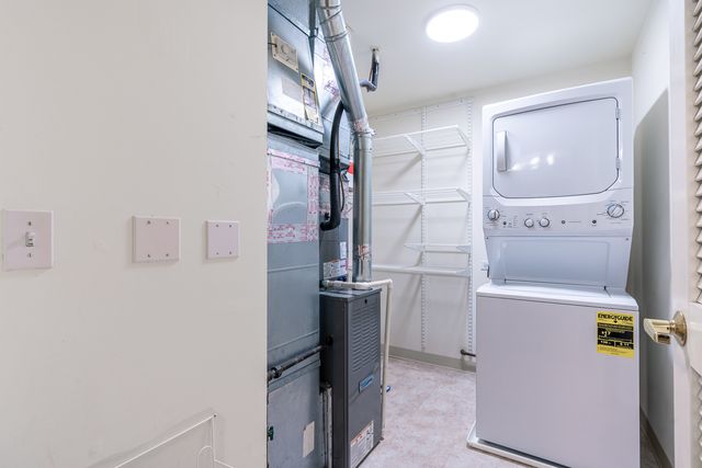 390 W Mahogany Court 503, Palatine, IL 60067
