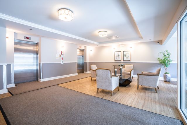390 W Mahogany Court 503, Palatine, IL 60067