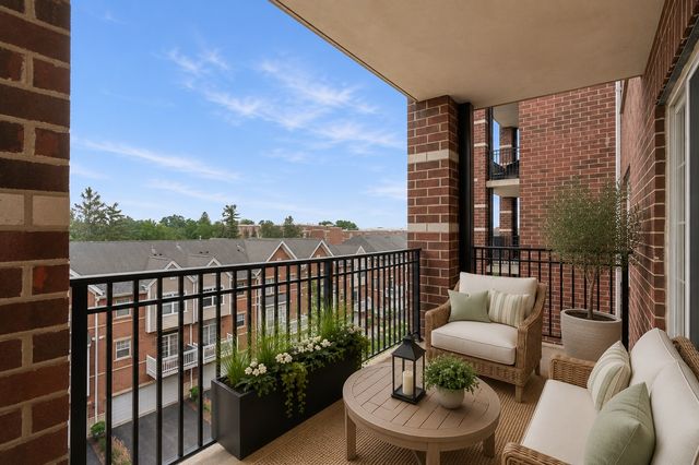 390 W Mahogany Court 503, Palatine, IL 60067