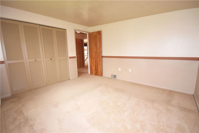 327 Wayne St, Claysville, PA 15323